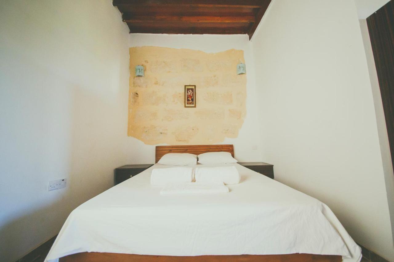 Castle Karpasia Guest House Authentic Atmosphere ! Rizokarpaso ภายนอก รูปภาพ
