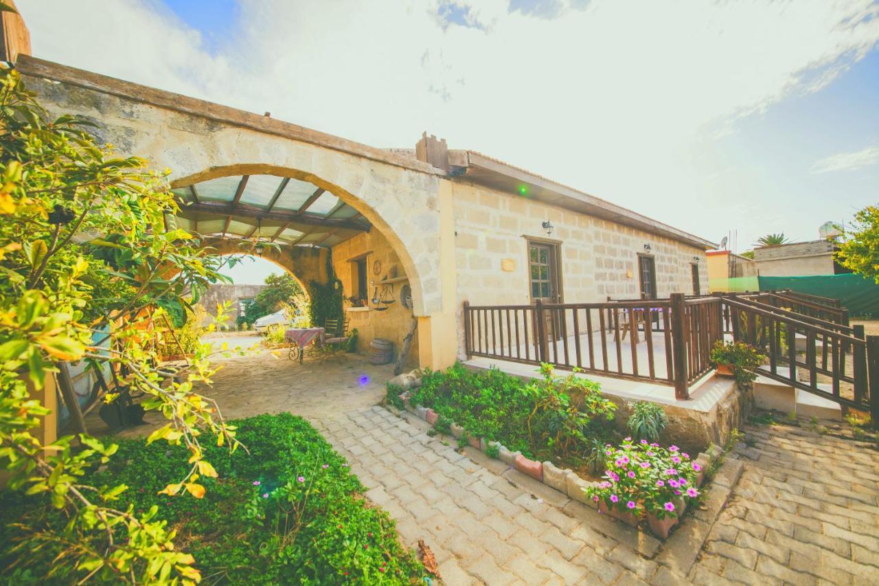 Castle Karpasia Guest House Authentic Atmosphere ! Rizokarpaso ภายนอก รูปภาพ